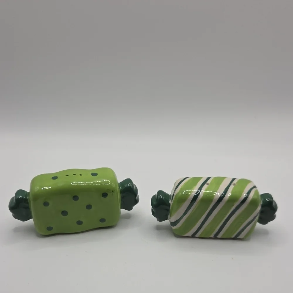 Vintage salt pepper
